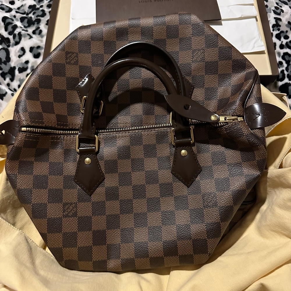 LV purse - Picture 3 of 3